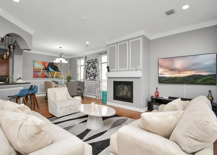 Modern, Luxury Home, 3Bedroom, 3Baths Houston, Nrg Stadium