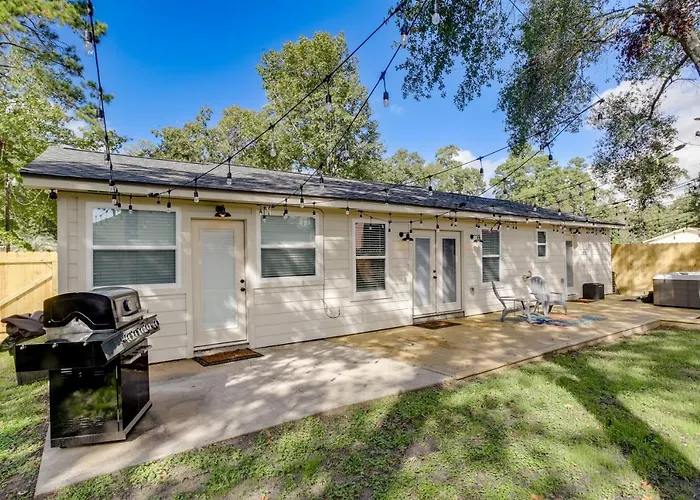 Dog-Friendly Home In The Woodlands W/ Fenced Yard!