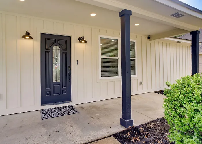 Dog-Friendly Home In The Woodlands W/ Fenced Yard!